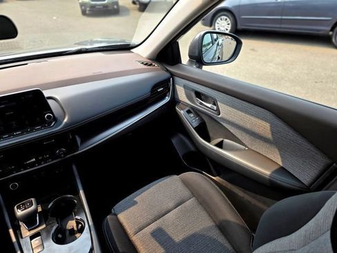Used 2023 Nissan Rogue SV FWD image 27