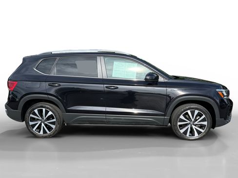 Used 2022 Volkswagen Taos SE w/ IQ.Drive SE Package AWD/4WD image 6