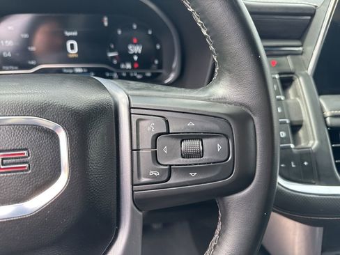 Used 2024 GMC Yukon XL SLT AWD/4WD image 16