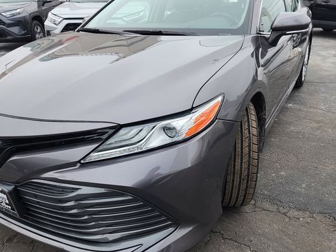 Used 2019 Toyota Camry XLE image 9