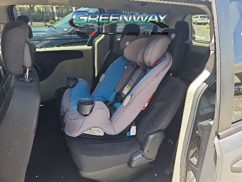 Used 2019 Dodge Grand Caravan SE w/ UConnect Hands-Free Group FWD image 17