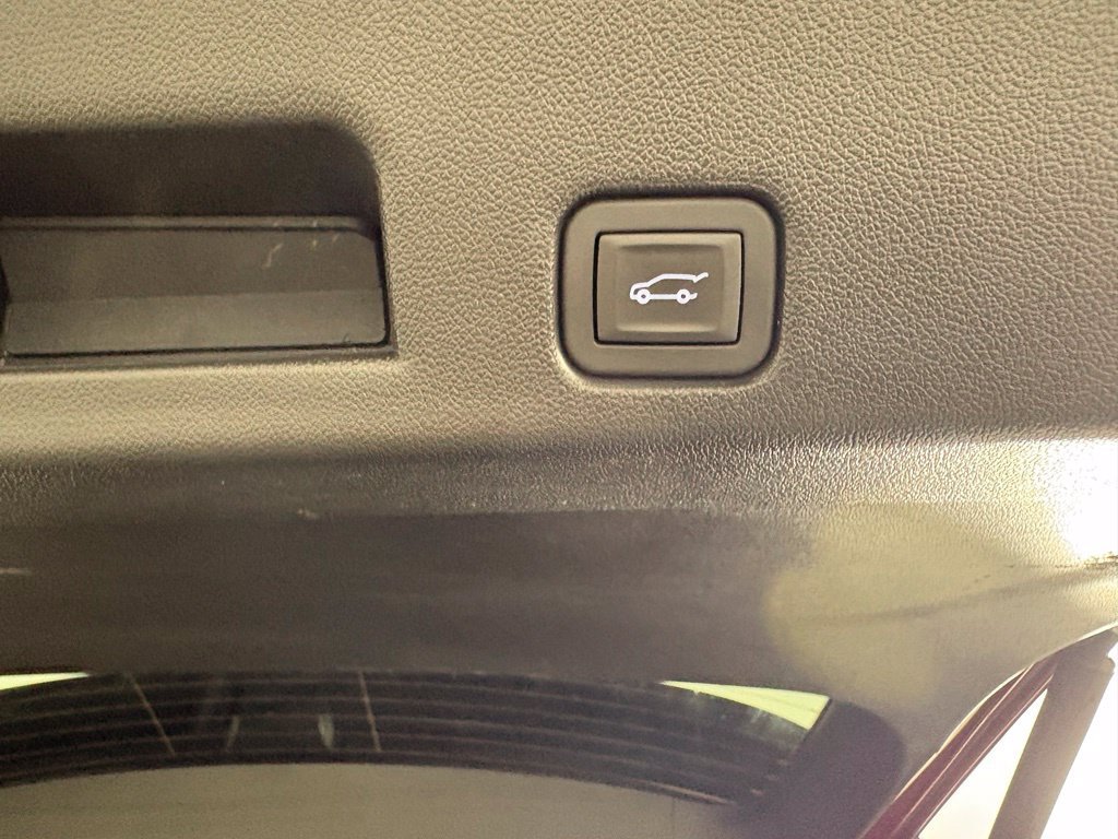 Certified 2026 GMC Acadia Elevation w/ Elevation Premium Package FWD image 23
