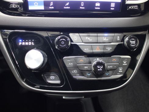 Used 2025 Chrysler Pacifica Select FWD image 16