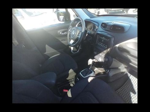 Used 2020 Jeep Renegade Latitude w/ Cold Weather Group image 13