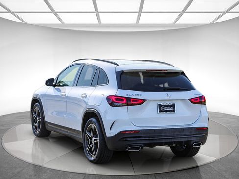 Certified 2022 Mercedes-Benz GLA 250 4MATIC image 2