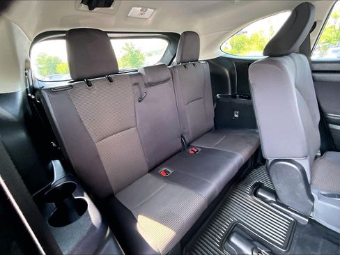 Used 2022 Toyota Highlander LE AWD/4WD image 26