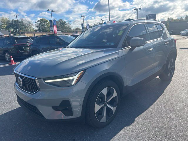 Used 2025 Volvo XC40 B5 Plus w/ Protection Package Premier AWD/4WD image 7