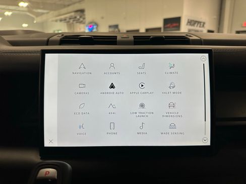 Used 2025 Land Rover Defender 110 X image 28