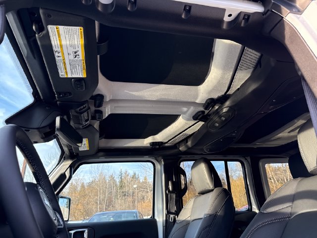 New 2026 Jeep Wrangler Unlimited Sahara AWD/4WD image 27