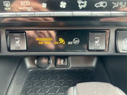 Used 2021 Toyota RAV4 XLE Premium image 25