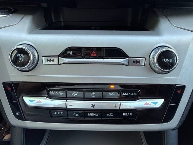 Used 2024 Ford Explorer XLT w/ Equipment Group 202A AWD/4WD image 27