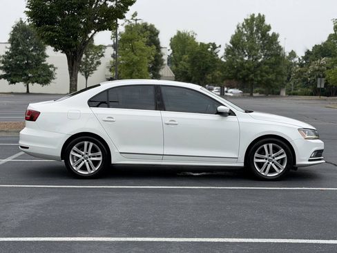 Used 2017 Volkswagen Jetta SEL FWD image 8