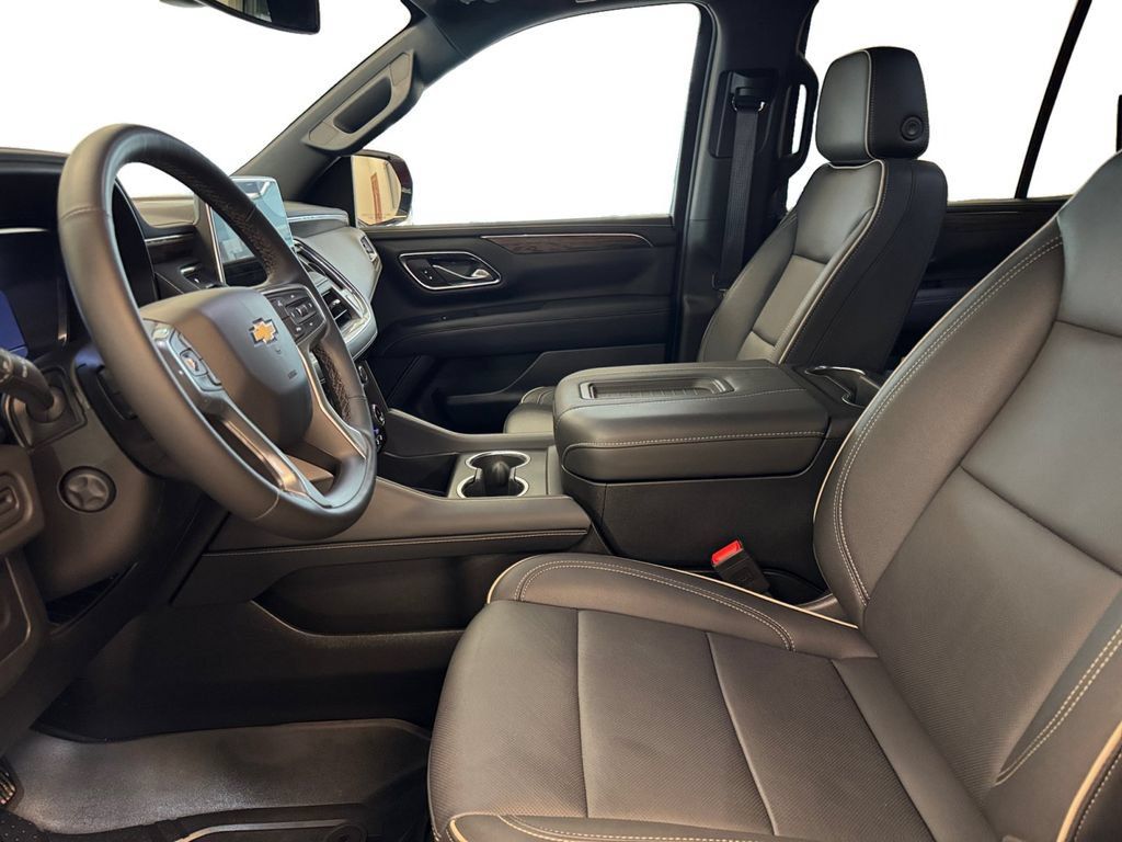 Used 2024 Chevrolet Tahoe Premier AWD/4WD image 10