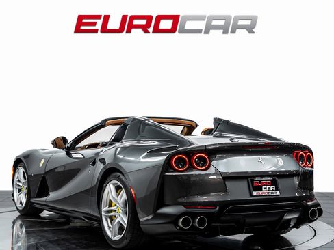 Used 2022 Ferrari 812 GTS image 4
