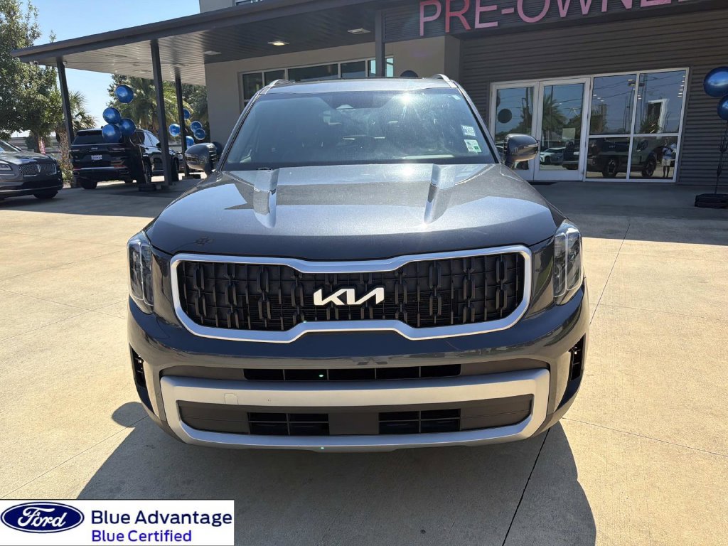 Used 2023 Kia Telluride EX w/ EX Captain's Chair Package FWD image 2