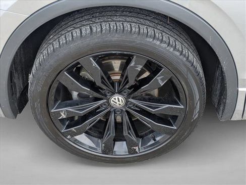 Used 2021 Volkswagen Tiguan SE R-Line image 26
