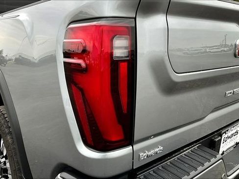 Used 2025 GMC Sierra 2500 Denali w/ Denali Reserve Package AWD/4WD image 24