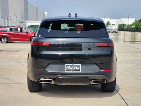 Used 2025 Land Rover Range Rover Sport SE AWD/4WD image 6