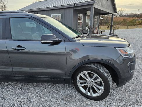 Used 2018 Ford Explorer XLT w/ Equipment Group 202A image 10