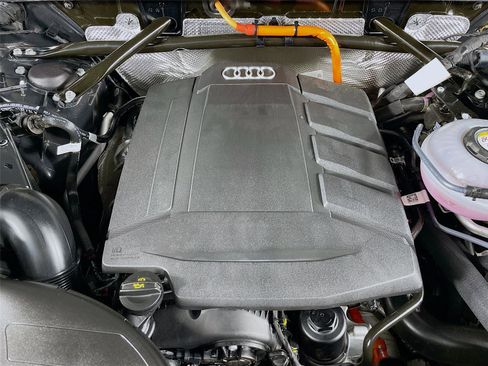 Used 2025 Audi Q5 e Premium Plus w/ Premium Plus Package image 35