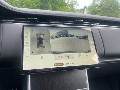 New 2026 Land Rover Range Rover Long Wheelbase SE AWD/4WD image 16