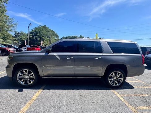 Used 2019 Chevrolet Suburban Premier RWD image 4