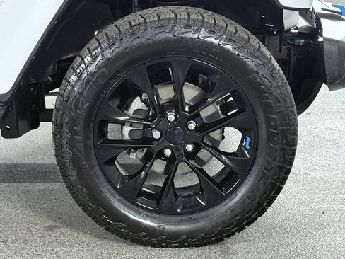 Used 2022 Jeep Wrangler Unlimited Sahara w/ Cold Weather Group image 6