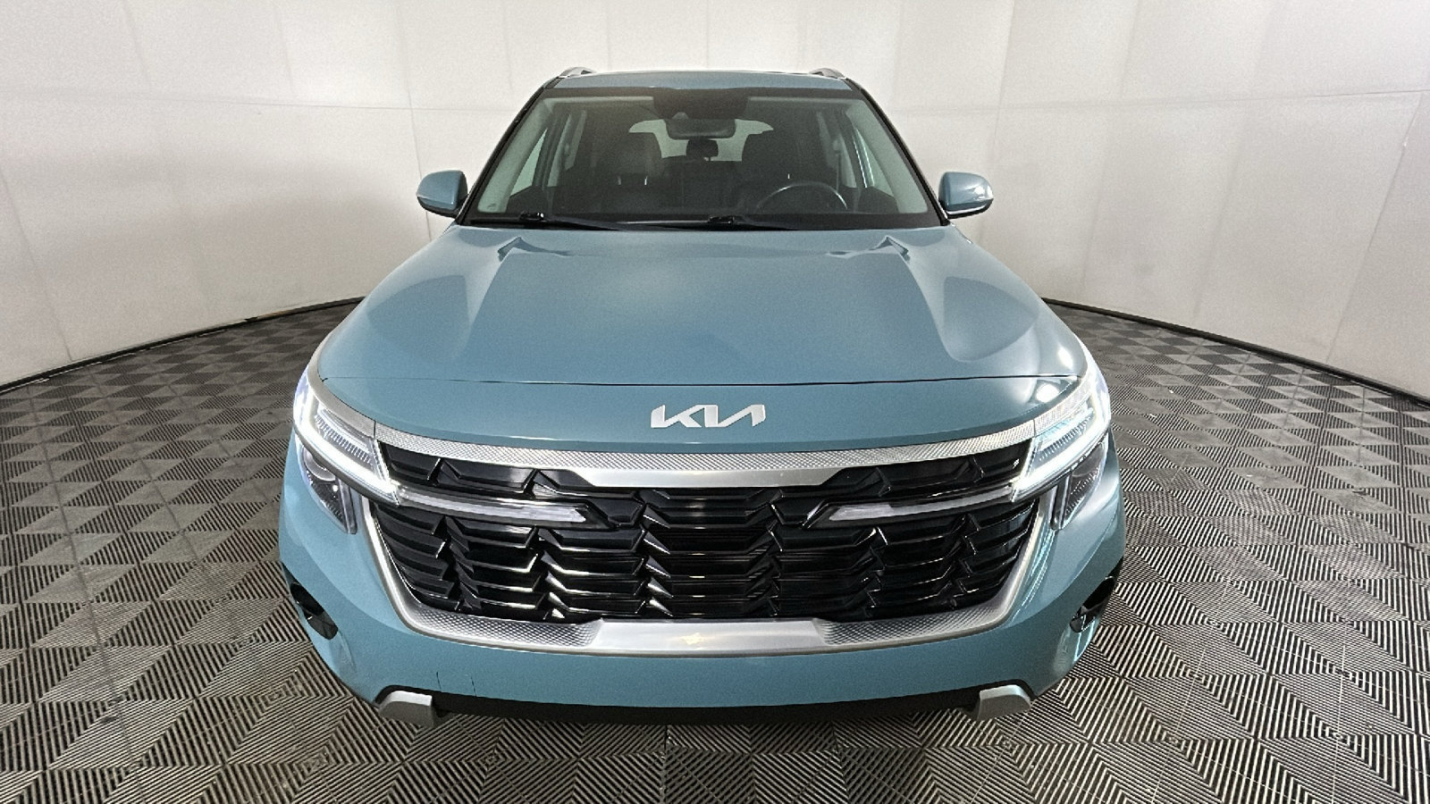 Used 2025 Kia Seltos EX w/ EX Sunroof Package AWD/4WD image 9