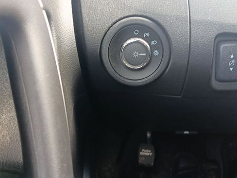 Used 2017 Ford Taurus SEL w/ Equipment Group 201A image 27