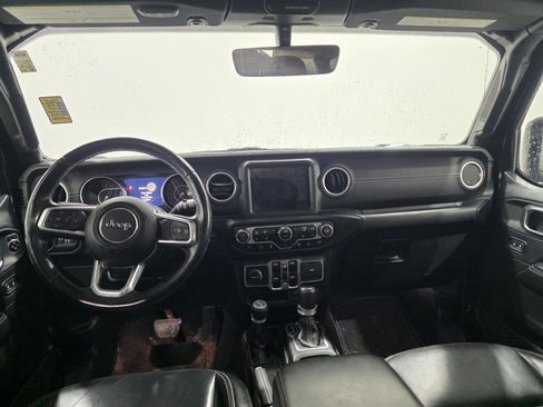 Used 2018 Jeep Wrangler Unlimited Sahara w/ Uconnect 4C Nav & Sound Group image 10