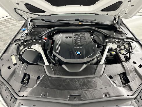 Used 2022 BMW 740i image 31