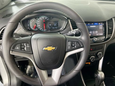 Used 2022 Chevrolet Trax LT w/ LT Convenience Package AWD/4WD image 11