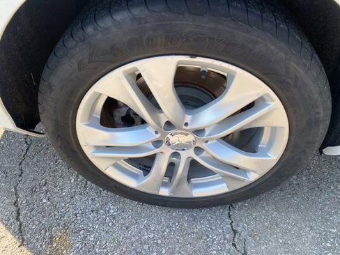 Used 2011 Mercedes-Benz E 350 4MATIC Sedan image 32