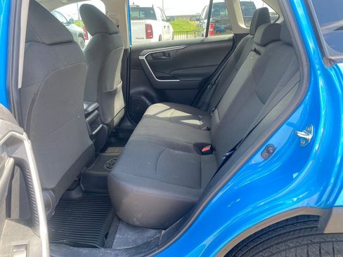 Used 2020 Toyota RAV4 LE FWD image 20