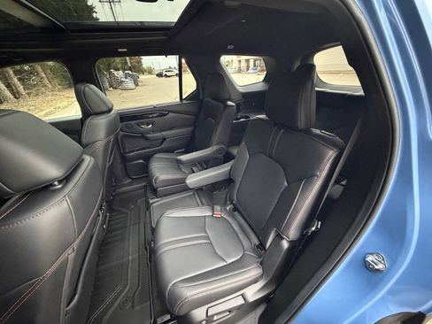 Used 2025 Honda Pilot TrailSport image 25