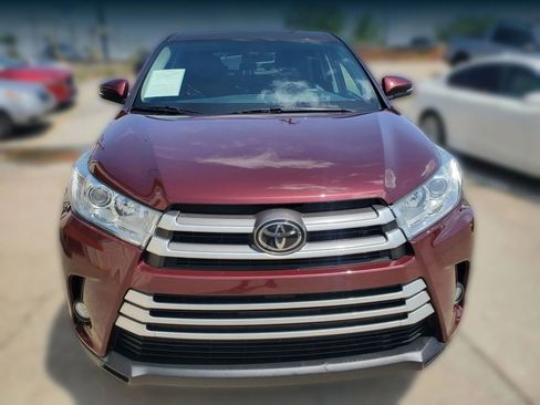 Used 2018 Toyota Highlander Plus FWD image 19