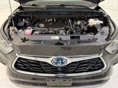 Used 2020 Toyota Highlander Platinum image 32