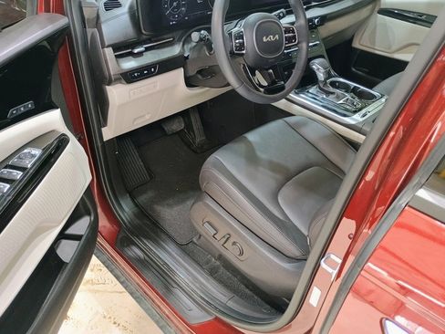 Used 2024 Kia Carnival SX image 8