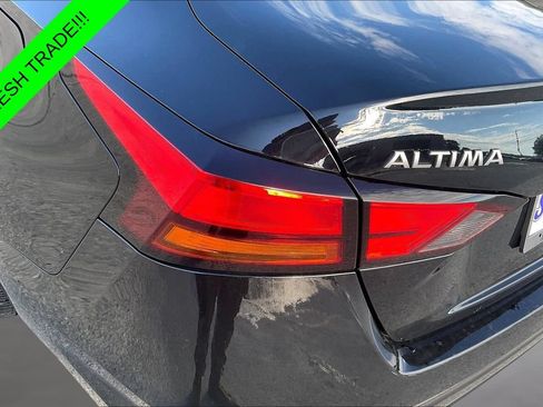 Used 2025 Nissan Altima 2.5 SV FWD image 22