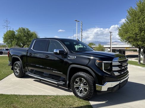 Used 2024 GMC Sierra 1500 SLE w/ Preferred Package image 4