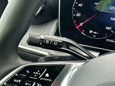 Used 2025 Mercedes-Benz GLC 300 image 32