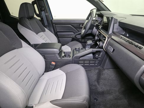 Used 2026 Toyota Tacoma TRD Off-Road AWD/4WD image 18