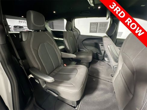 Used 2020 Chrysler Pacifica Touring w/ S Appearance Package image 28
