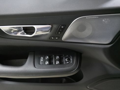 Used 2021 Volvo S60 T8 Inscription w/ Climate Package image 19