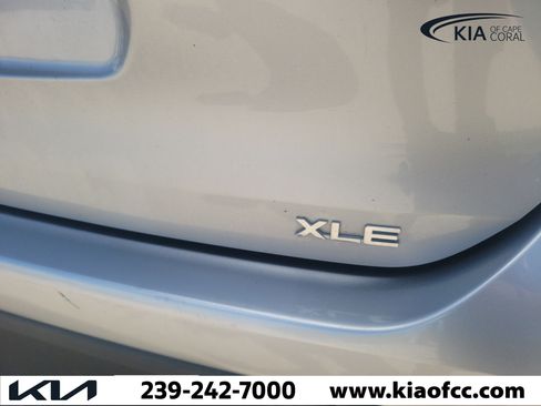 Used 2023 Toyota Highlander XLE FWD image 11