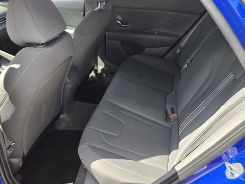 Used 2023 Hyundai Elantra SEL FWD image 11