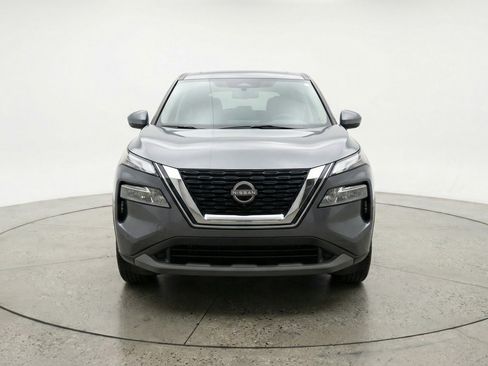 Used 2025 Nissan Rogue SV image 2