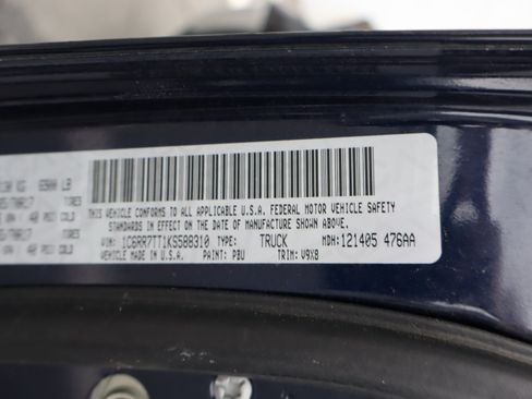 Used 2019 RAM 1500 Classic SLT AWD/4WD image 23