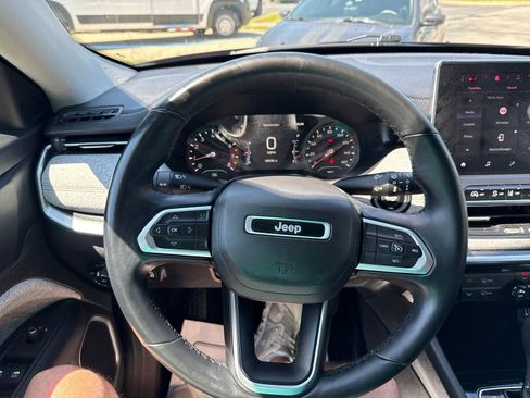 Used 2022 Jeep Compass Latitude AWD/4WD image 30