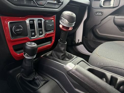 Used 2025 Jeep Wrangler Sport AWD/4WD image 18